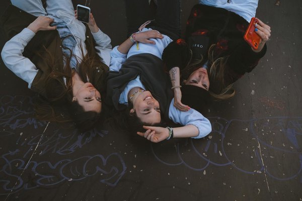 Voyagez Vert : Astuces Innovantes pour Réduire Votre Empreinte Écologique en Route